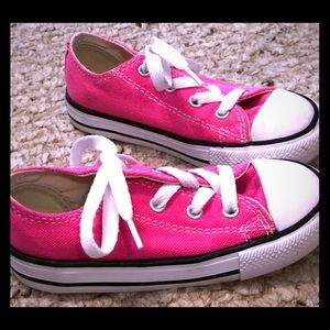 Kids bright pink converse